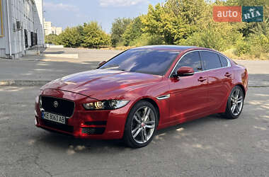 Седан Jaguar XE 2016 в 
