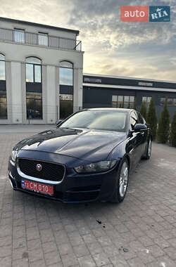 Седан Jaguar XE 2016 в 
