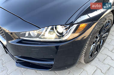 Седан Jaguar XE 2016 в 