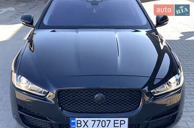 Седан Jaguar XE 2016 в 