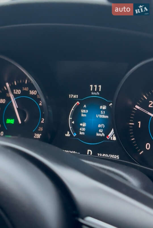 Седан Jaguar XE 2016 в Львове