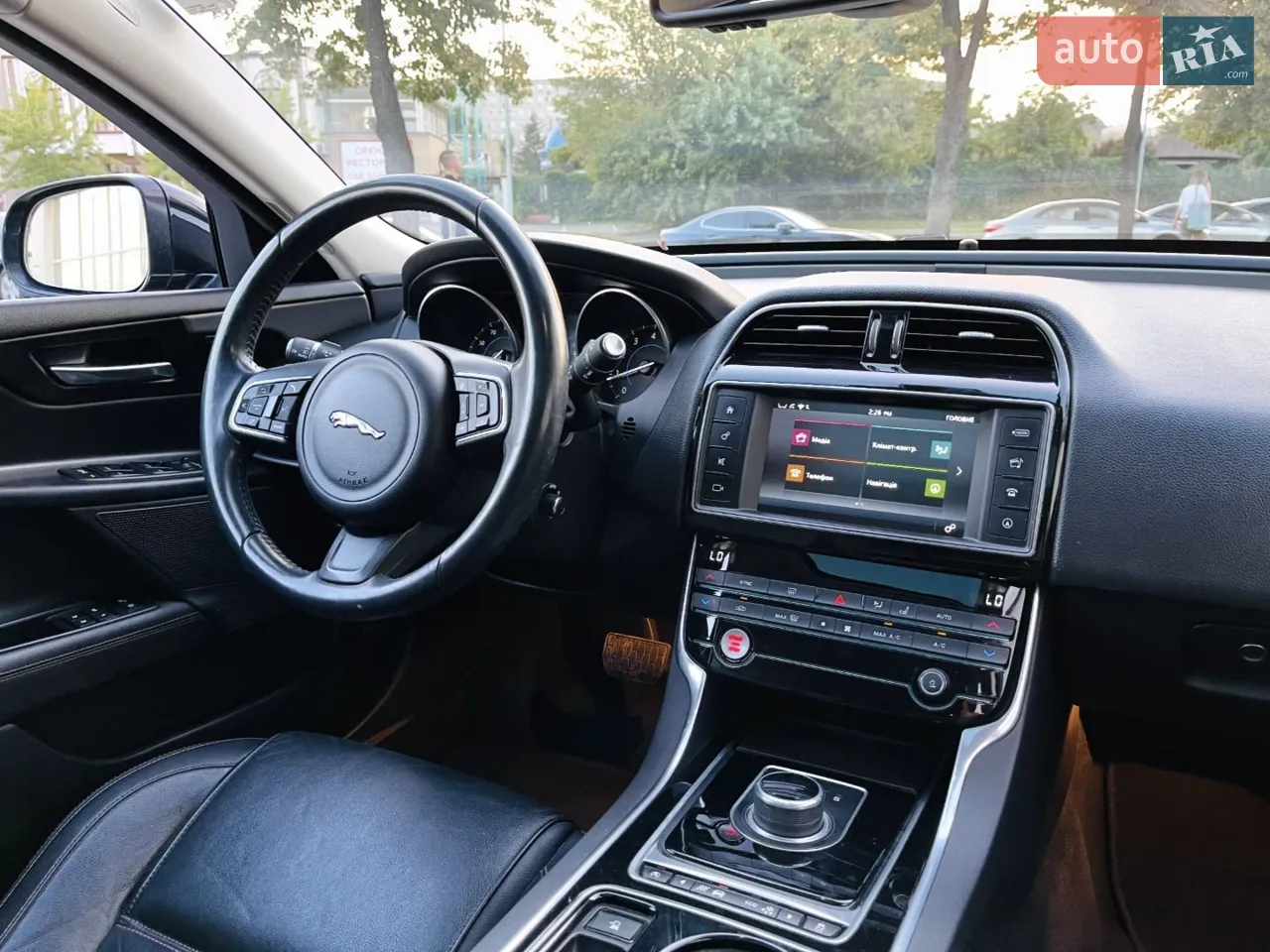 2015 Jaguar XE - мініатюра 36