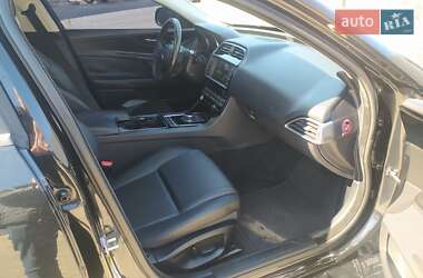 Седан Jaguar XE 2017 в 