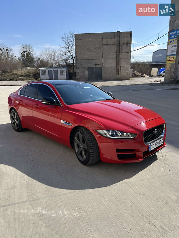 Седан Jaguar XE 2018 в Львове
