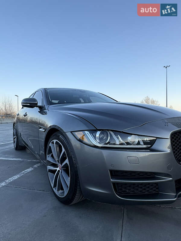Седан Jaguar XE 2016 в Киеве