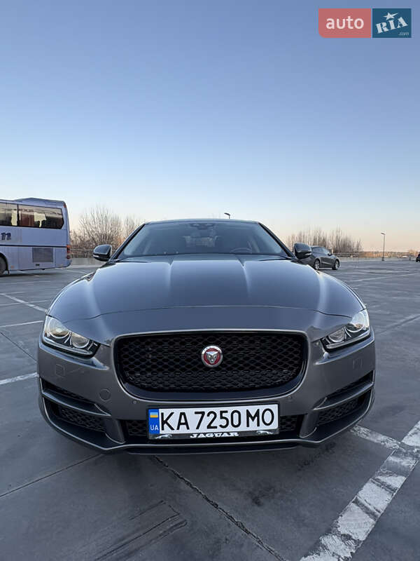 Седан Jaguar XE 2016 в Киеве