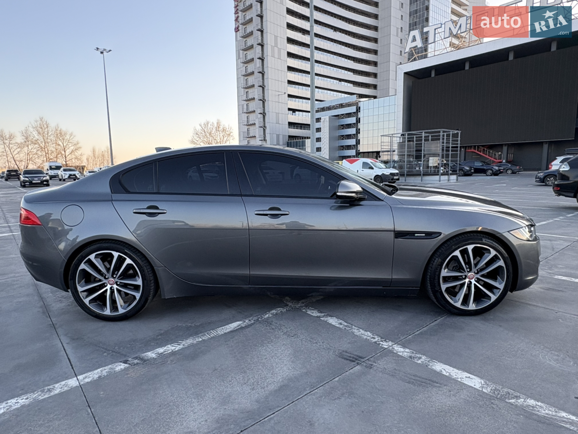 2016 Jaguar XE - мініатюра 7