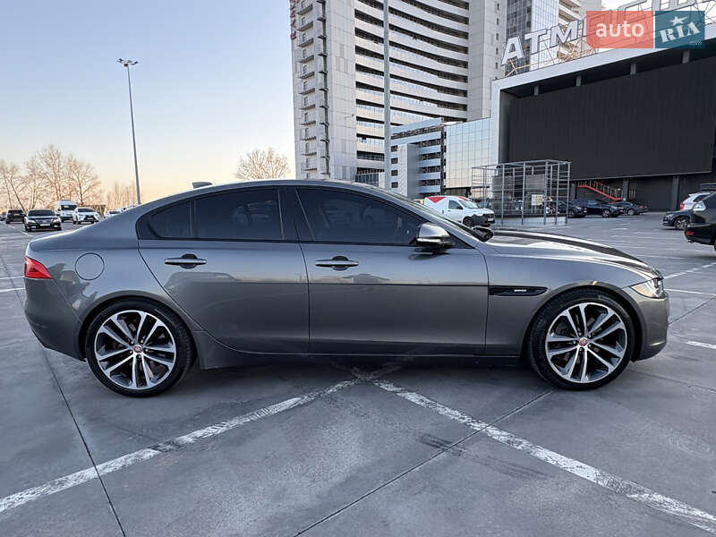 Седан Jaguar XE 2016 в Киеве