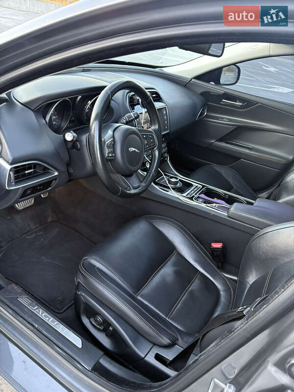Седан Jaguar XE 2016 в Киеве