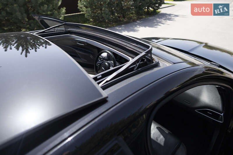 Седан Jaguar XE 2016 в Львове