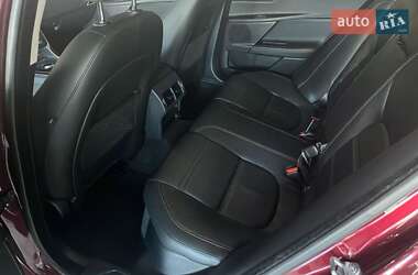 Седан Jaguar XE 2016 в 