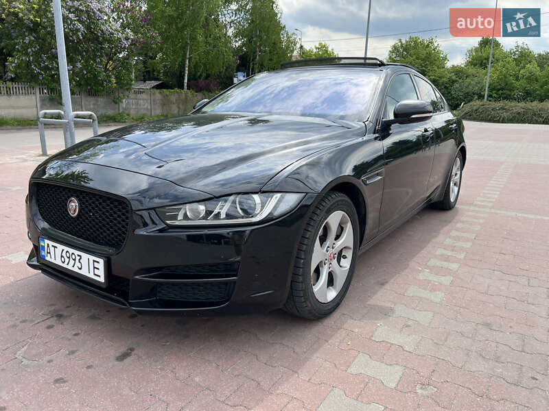 Седан Jaguar XE 2017 в 