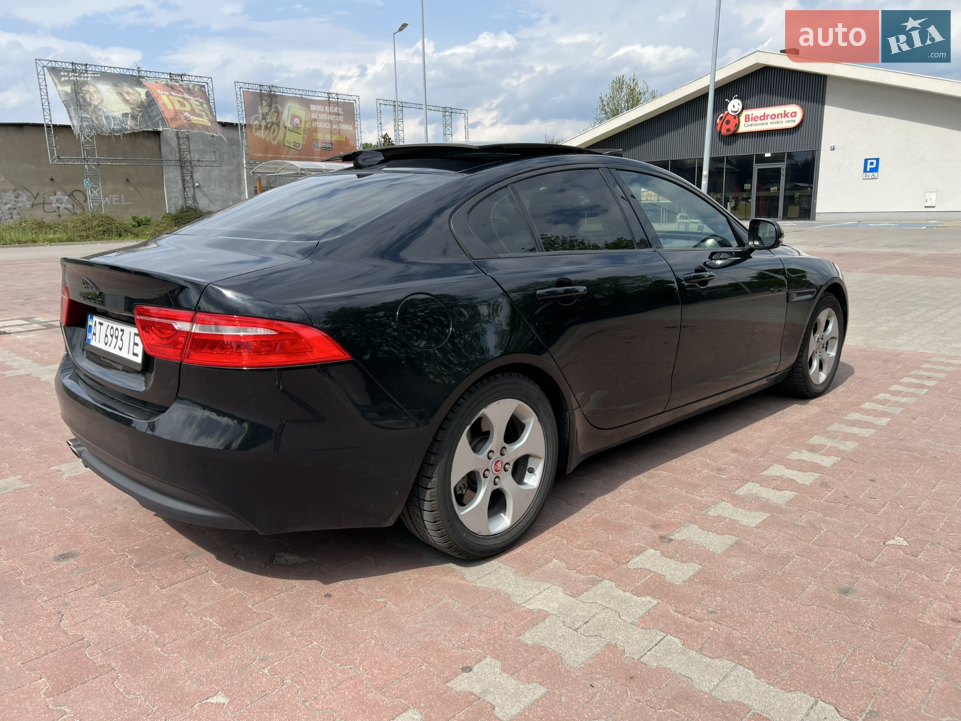 2017 Jaguar XE - мініатюра 18