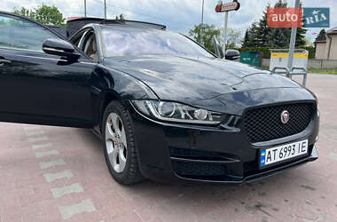Седан Jaguar XE 2017 в 