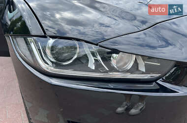 Седан Jaguar XE 2017 в 