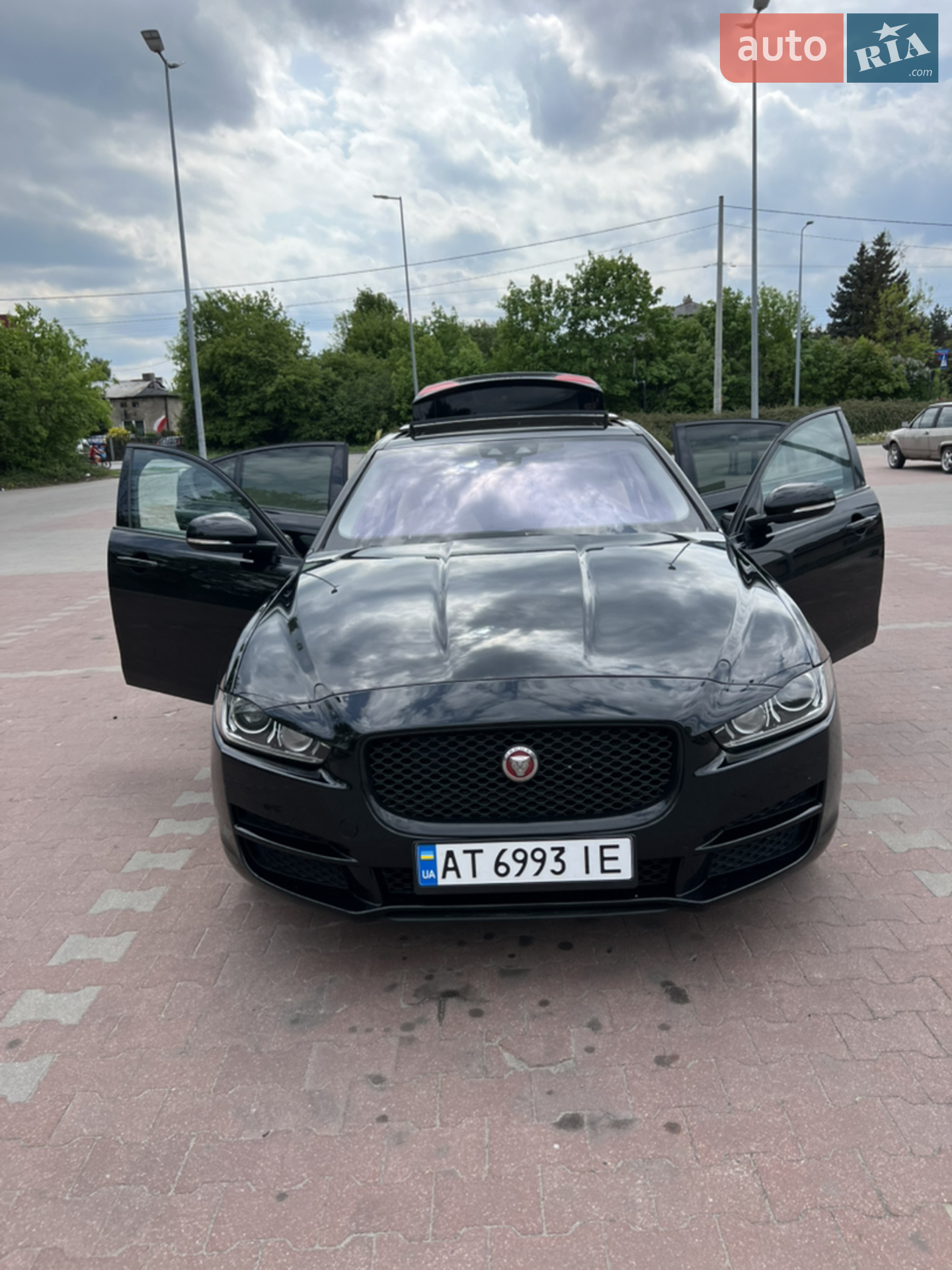2017 Jaguar XE - мініатюра 48