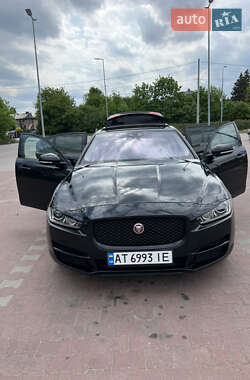 Седан Jaguar XE 2017 в 