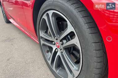 Седан Jaguar XE 2019 в 