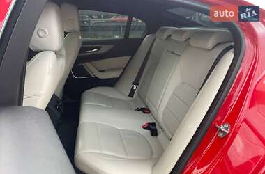 Седан Jaguar XE 2019 в 
