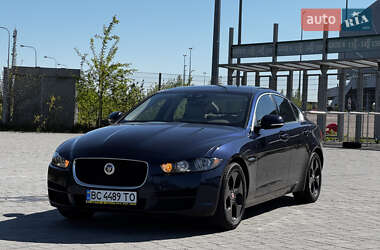 Седан Jaguar XE 2016 в Львові