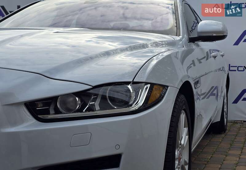 Седан Jaguar XE 2018 в Киеве