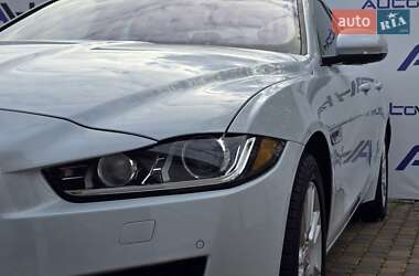 Седан Jaguar XE 2018 в 