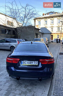 Седан Jaguar XE 2016 в 