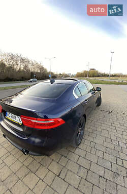 Седан Jaguar XE 2016 в 