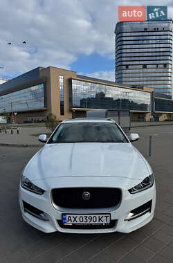 Седан Jaguar XE 2017 в 