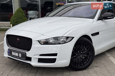 Седан Jaguar XE 2018 в 