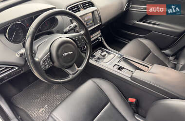 Седан Jaguar XE 2018 в 