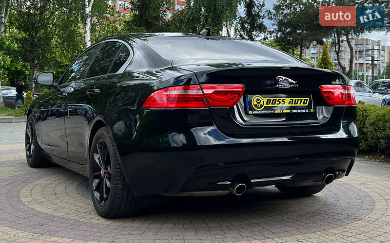 Седан Jaguar XE 2017 в Львове