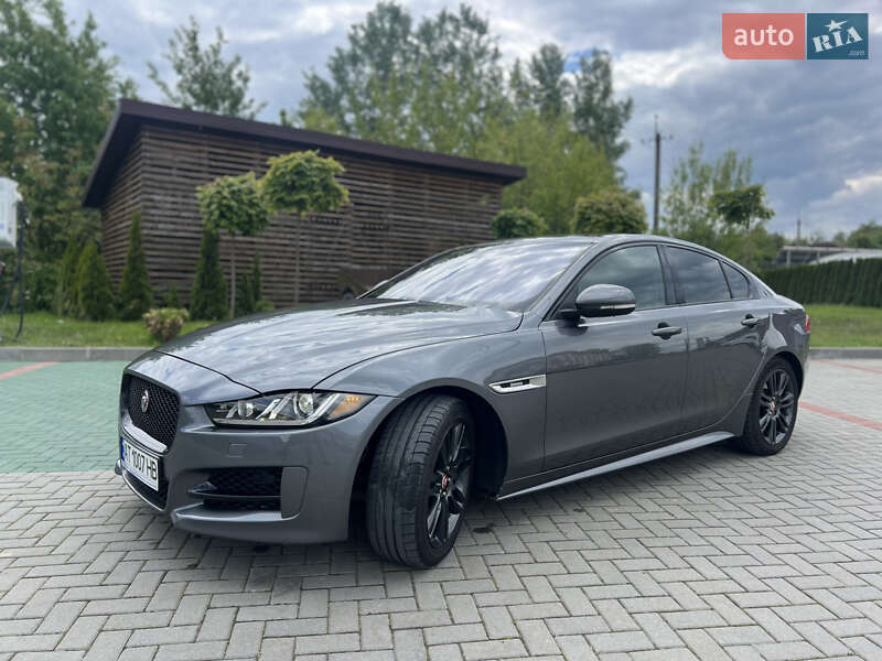 Седан Jaguar XE 2016 в 