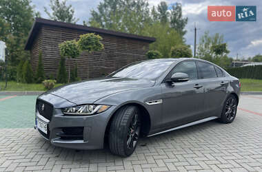 Седан Jaguar XE 2016 в 