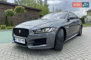Седан Jaguar XE 2016 в 
