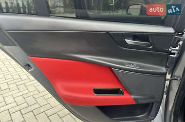 Седан Jaguar XE 2016 в 