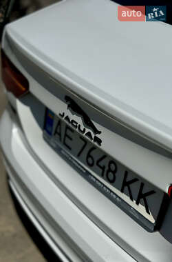 Седан Jaguar XE 2021 в 