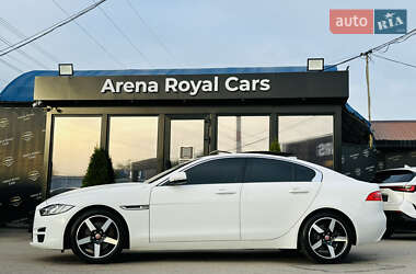Седан Jaguar XE 2016 в 