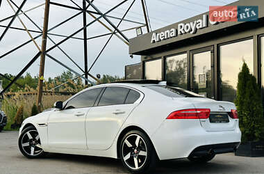 Седан Jaguar XE 2016 в 
