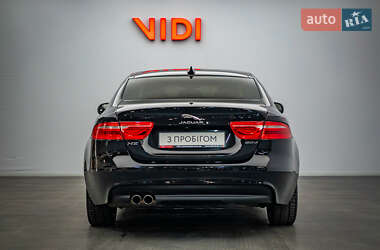 Седан Jaguar XE 2017 в 