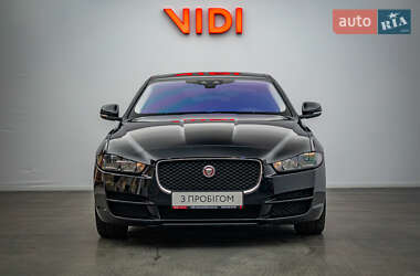 Седан Jaguar XE 2017 в 