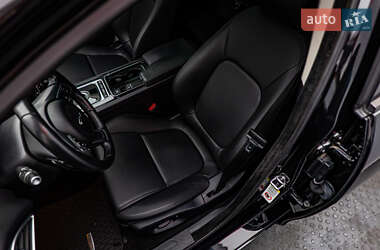 Седан Jaguar XE 2017 в 