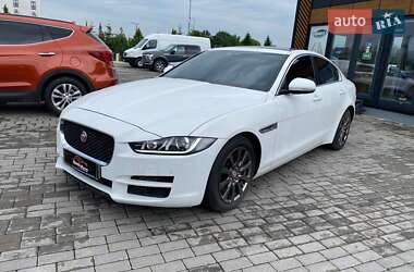 Седан Jaguar XE 2015 в 