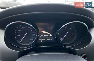 Седан Jaguar XE 2015 в 