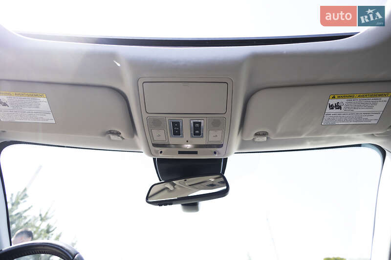 Седан Jaguar XE 2016 в Львове