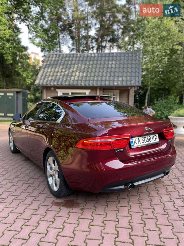 Седан Jaguar XE 2016 в Вінниці