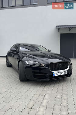 Седан Jaguar XE 2017 в 