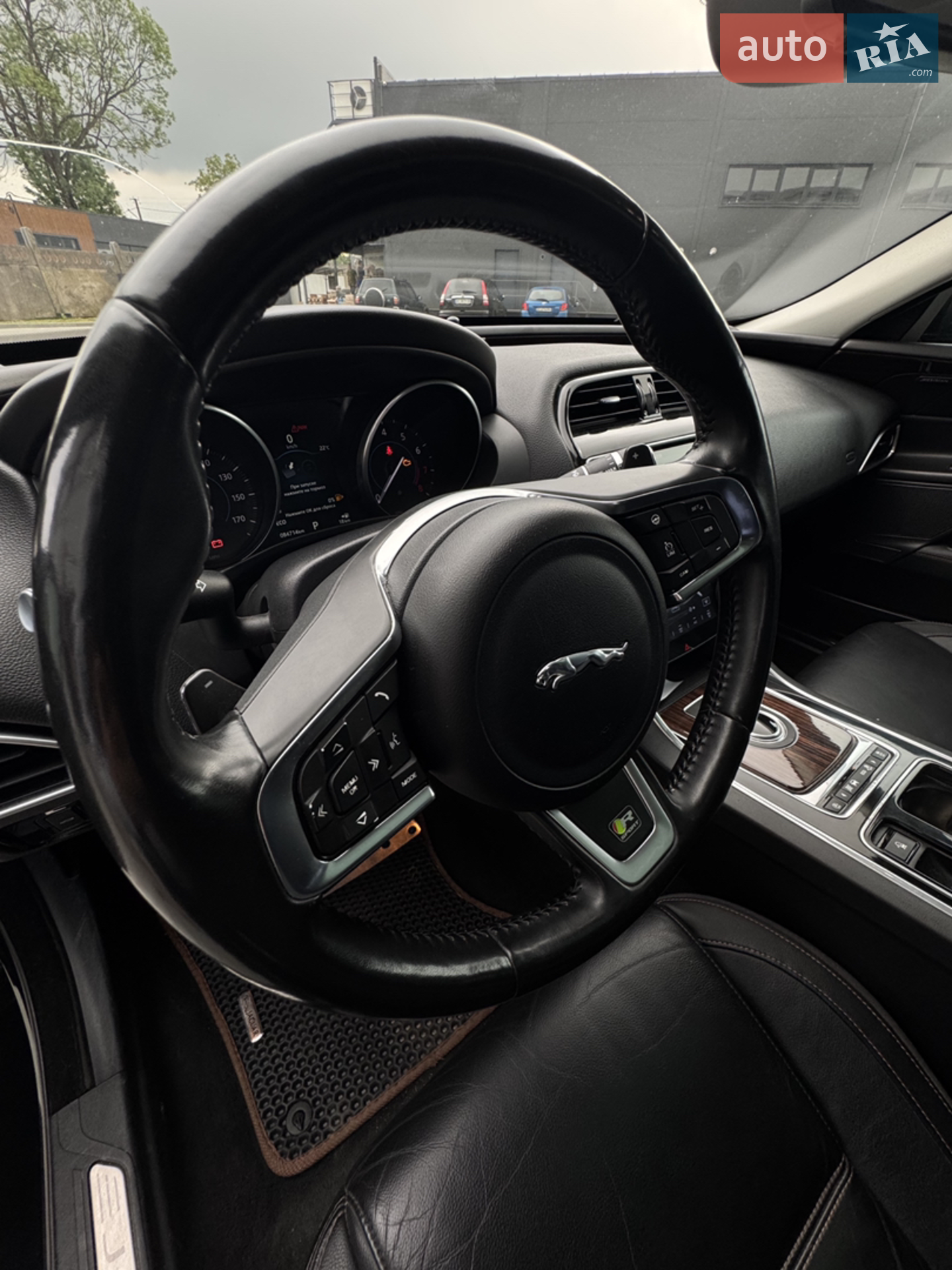 2017 Jaguar XE - мініатюра 13