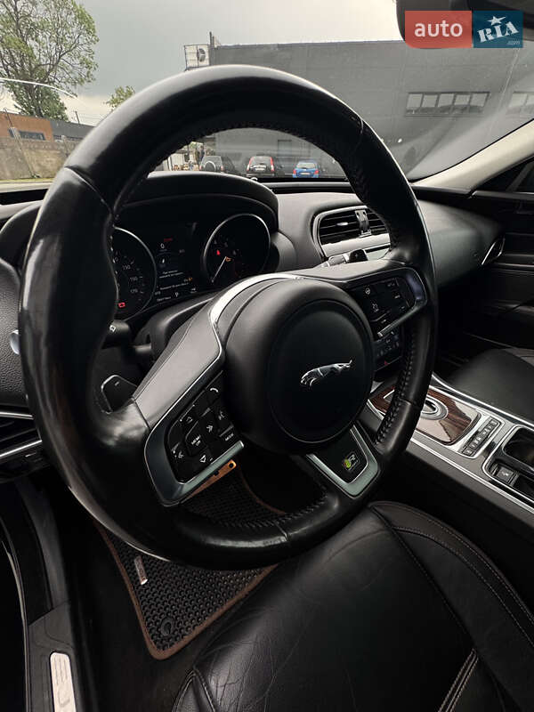 Седан Jaguar XE 2017 в Трускавце фото 13 Седан Jaguar XE 2017 в Трускавце
