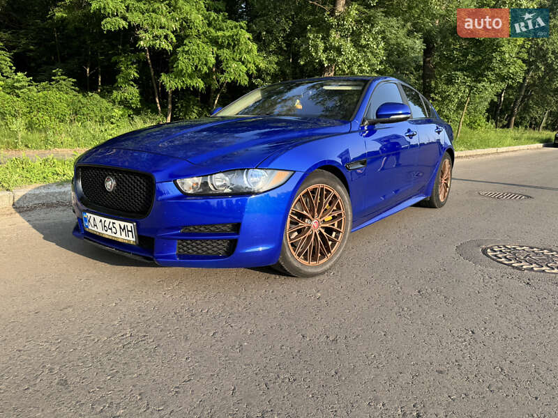 Седан Jaguar XE 2018 в 